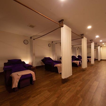 Azumaya Hotel Пном Пен Екстериор снимка