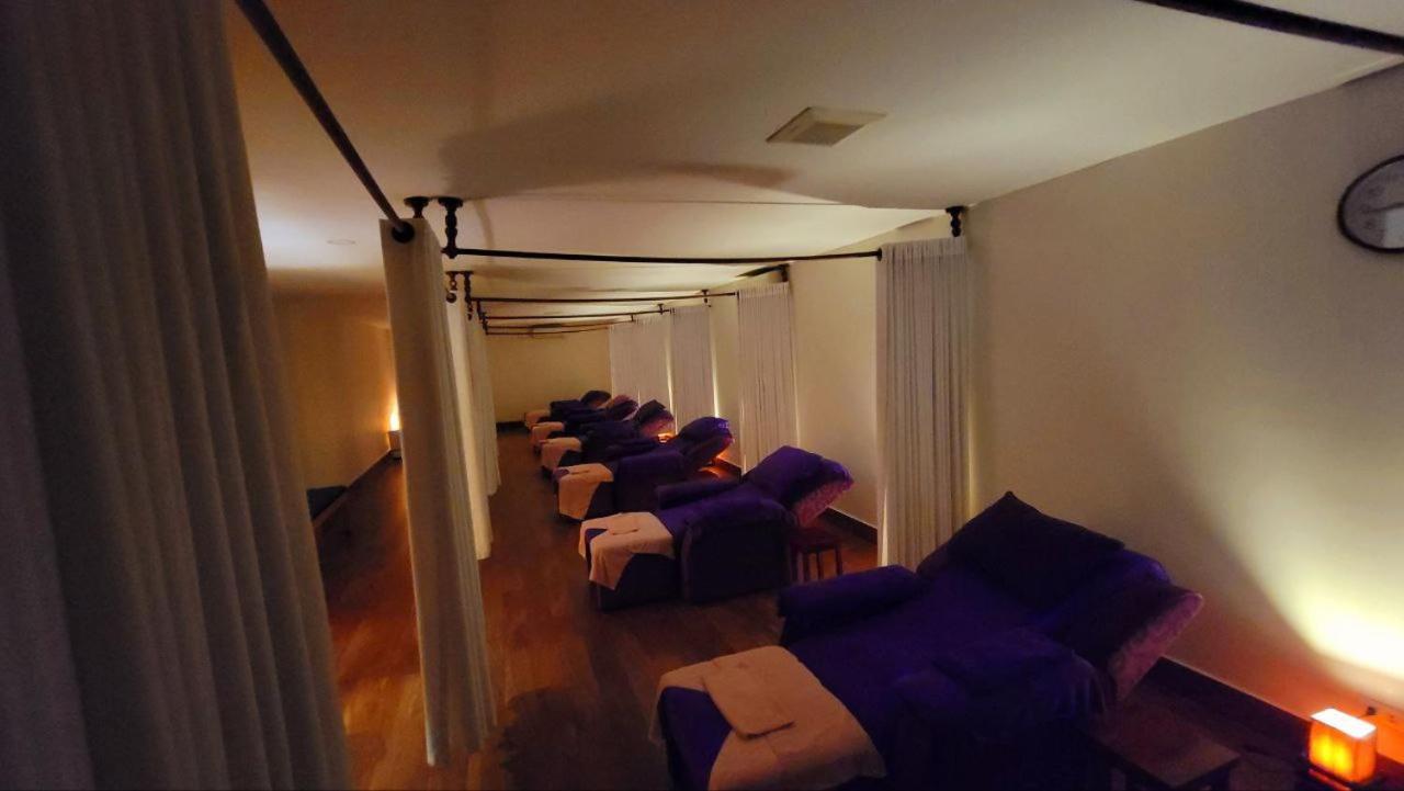 Azumaya Hotel Пном Пен Екстериор снимка