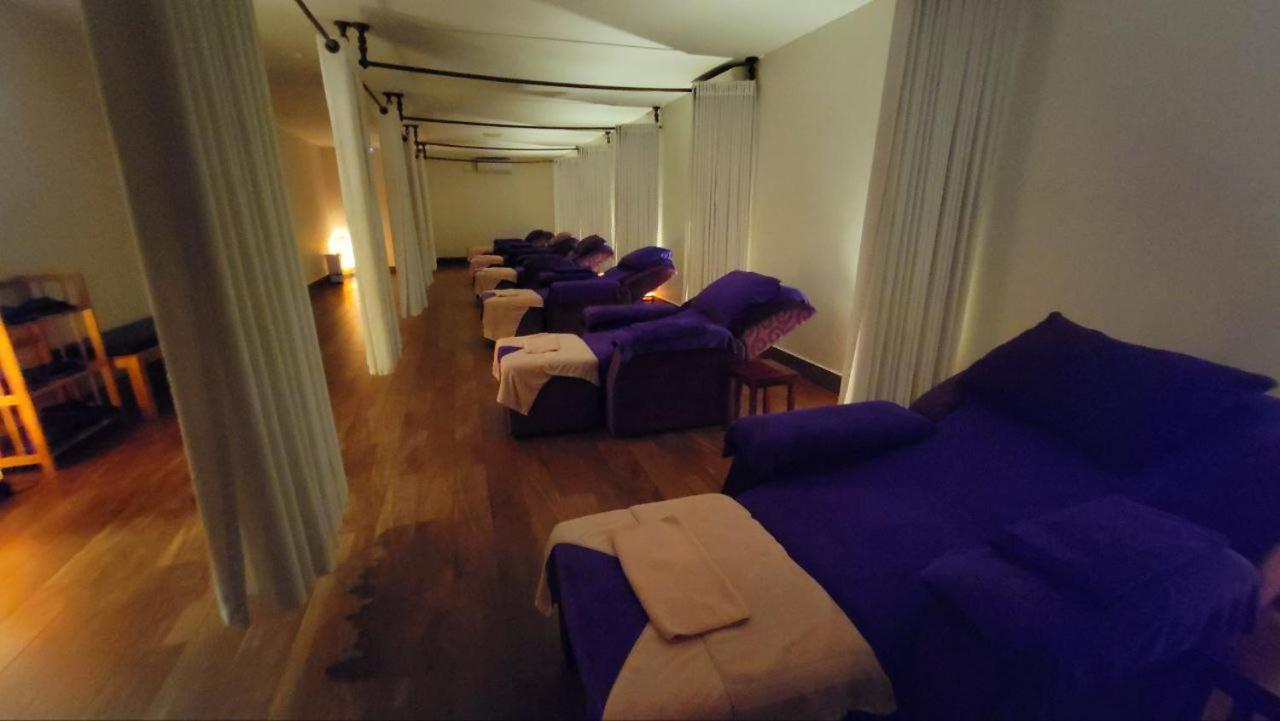 Azumaya Hotel Пном Пен Екстериор снимка