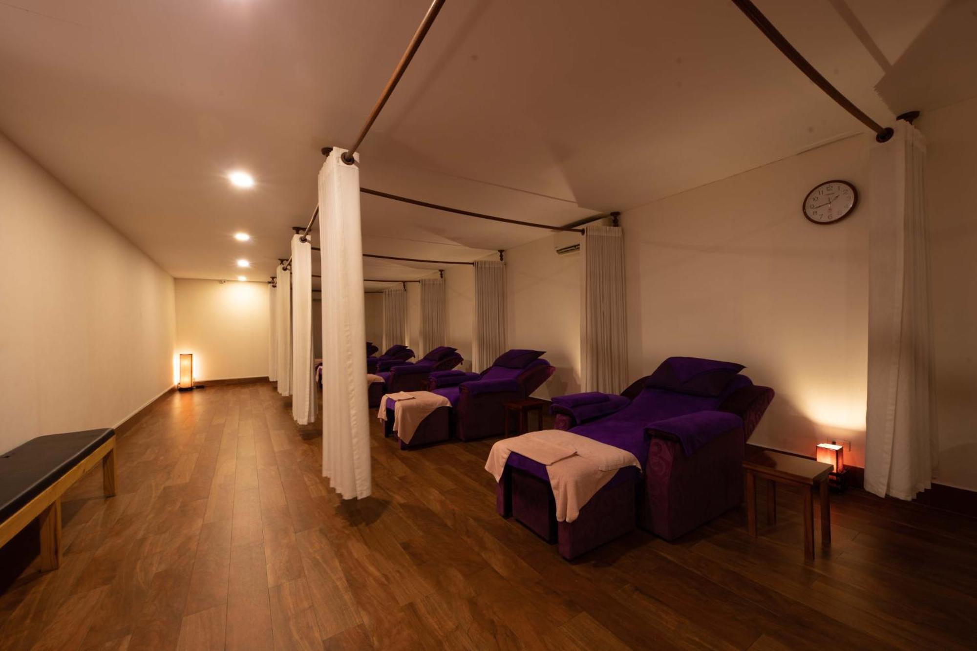 Azumaya Hotel Пном Пен Екстериор снимка